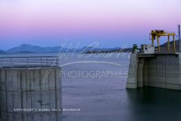 Image du Maroc Professionnelle de  Barrage Al Wahda deuxième plus grand barrage d'Afrique après Le haut barrage d'Assouan d'Egypte, but de l'ouvrage production d'électricité, irrigation et protection contre les crues, Jeudi 8 septembre 2005. (Photo / Abdeljalil Bounhar) 